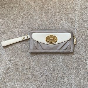 Neutral Classic Clutch